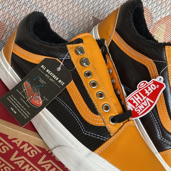 Vans Men’s Old Skool Mte (Mte) Apricot/Black
VN0A348F2NF
Sneakers All Weather - Picture 8 of 16